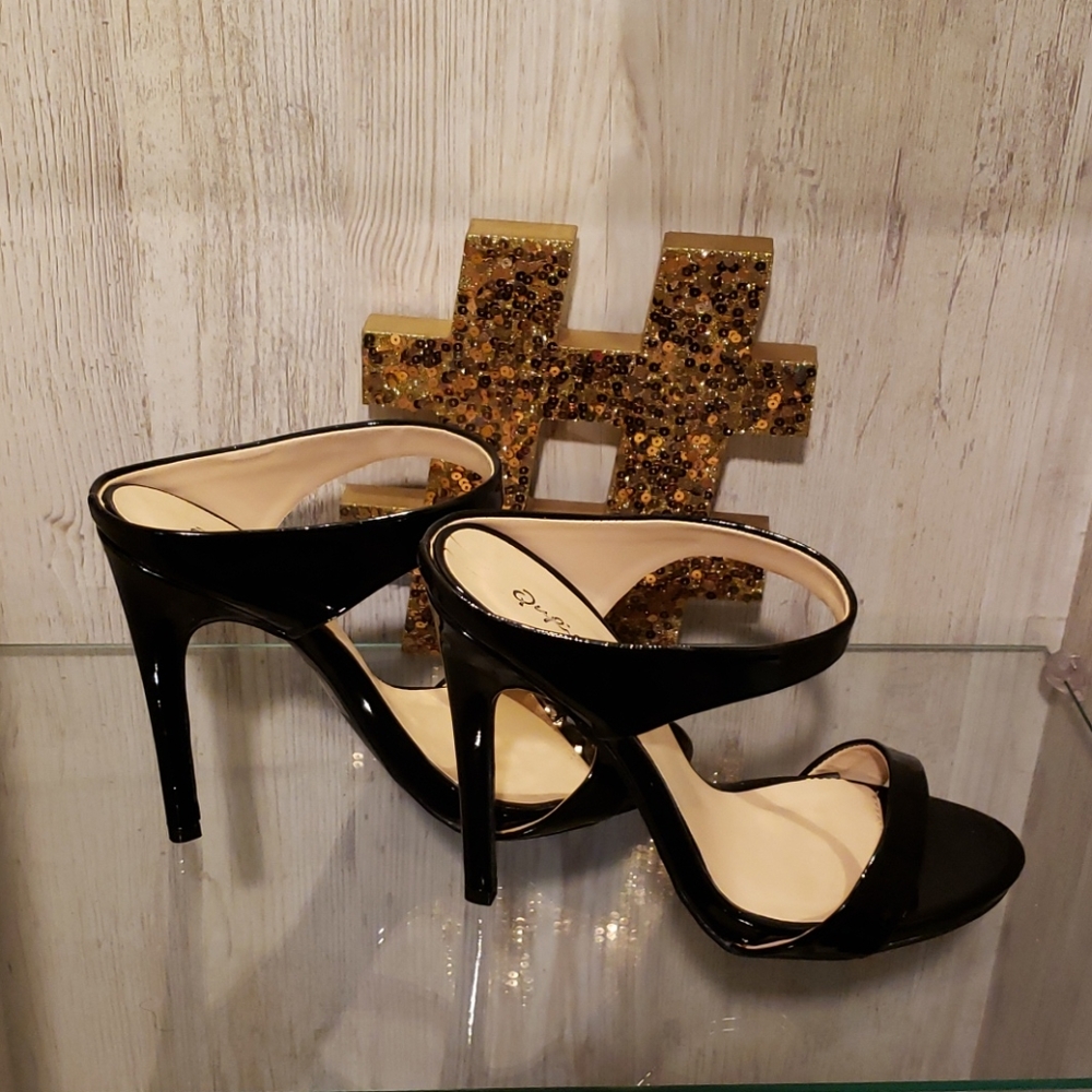 Qupid Black Mule Pump